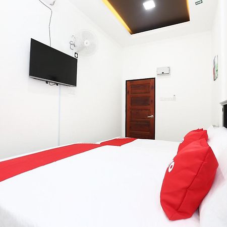 Super Oyo 89678 Ady Hotel Kuala Terengganu Esterno foto