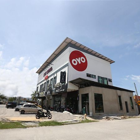 Super Oyo 89678 Ady Hotel Kuala Terengganu Esterno foto