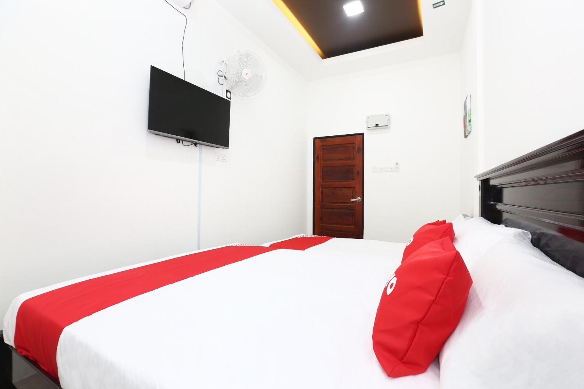 Super Oyo 89678 Ady Hotel Kuala Terengganu Esterno foto