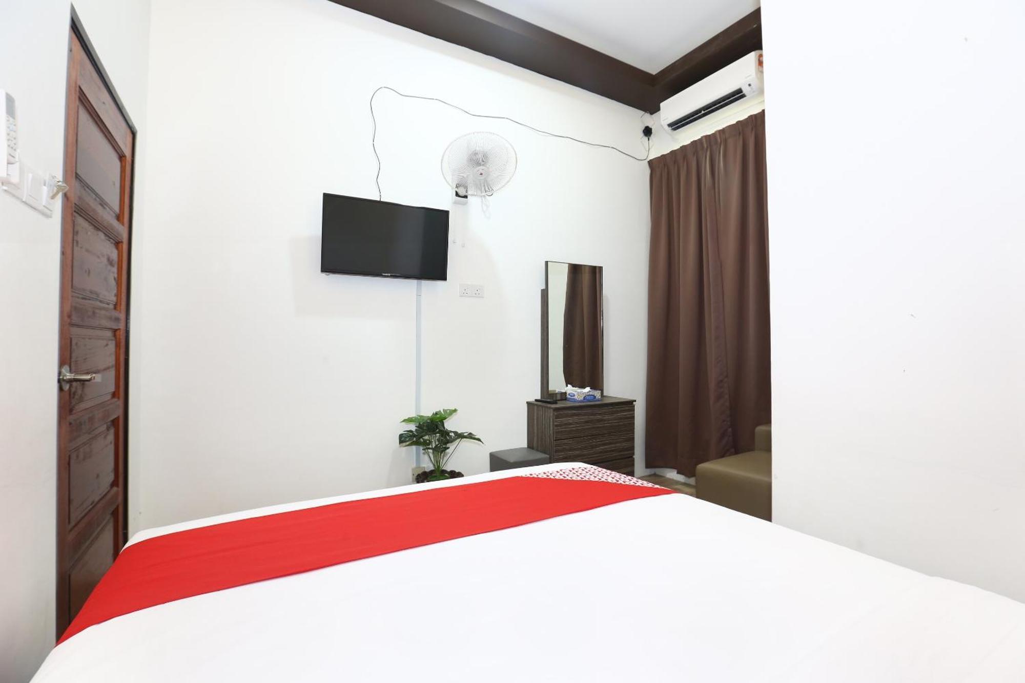 Super Oyo 89678 Ady Hotel Kuala Terengganu Esterno foto