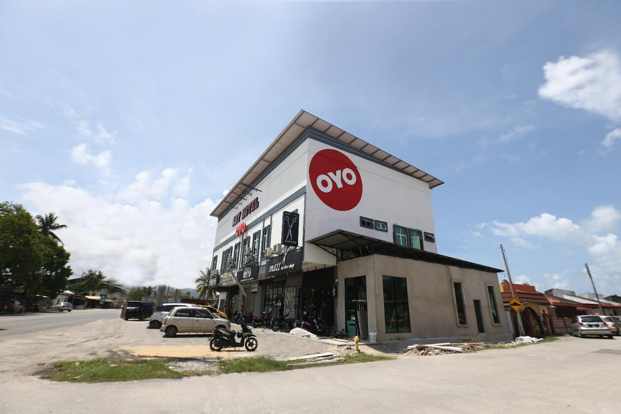 Super Oyo 89678 Ady Hotel Kuala Terengganu Esterno foto