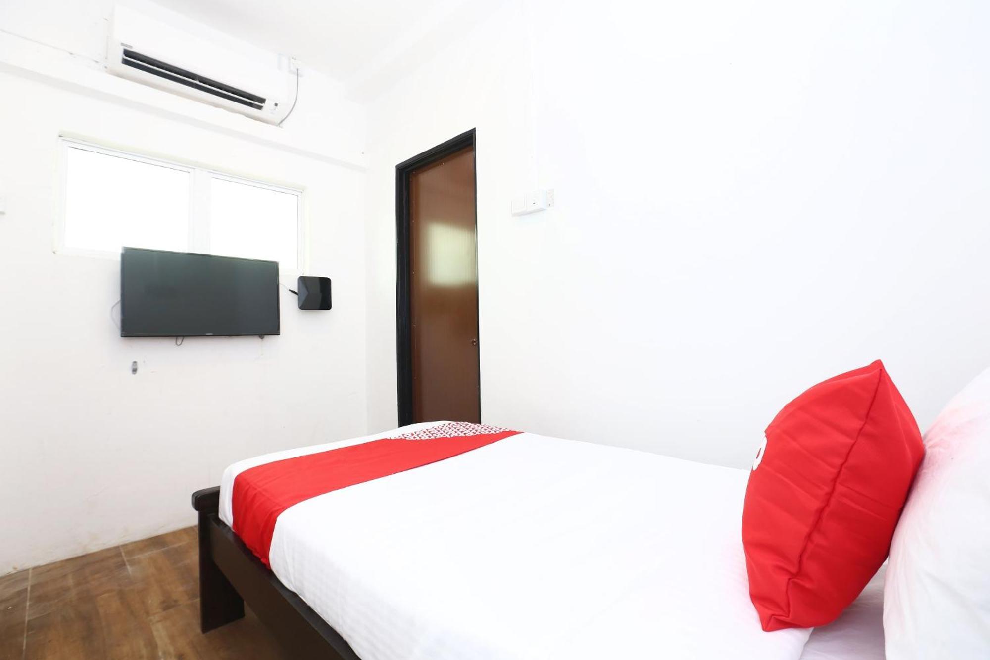 Super Oyo 89678 Ady Hotel Kuala Terengganu Esterno foto