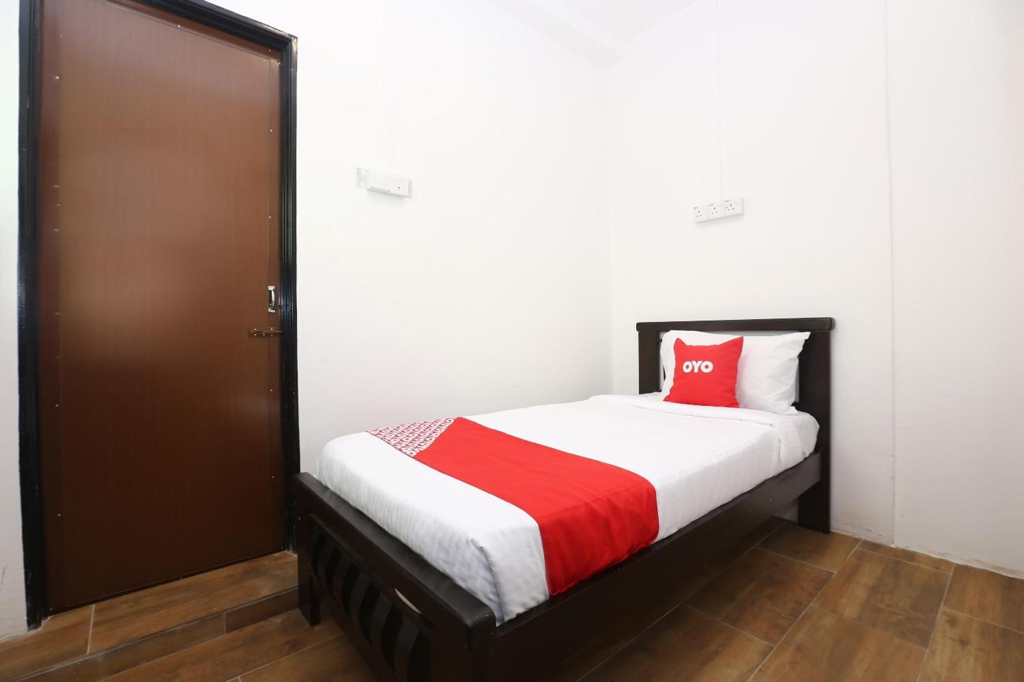 Super Oyo 89678 Ady Hotel Kuala Terengganu Esterno foto