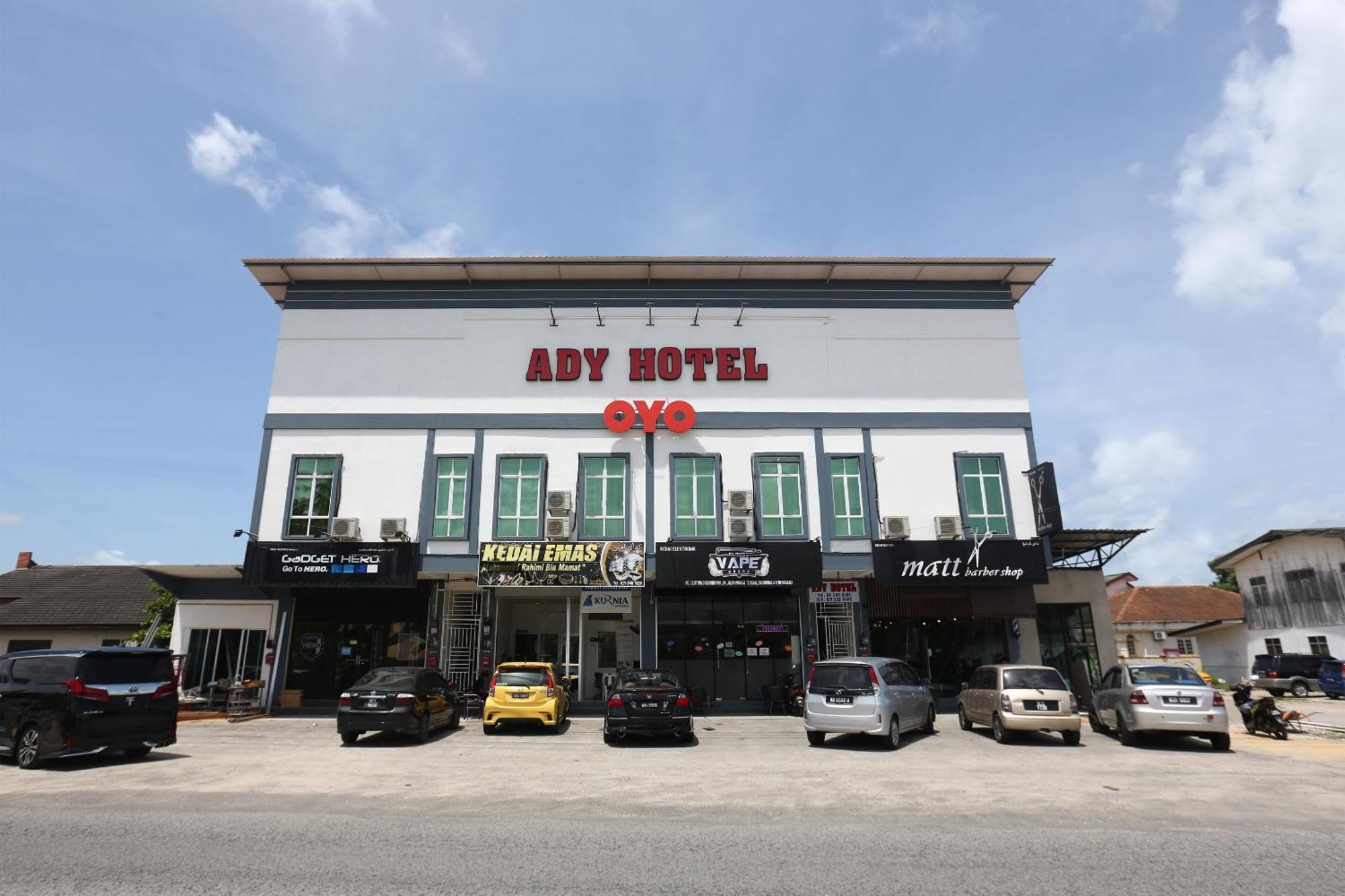Super Oyo 89678 Ady Hotel Kuala Terengganu Esterno foto