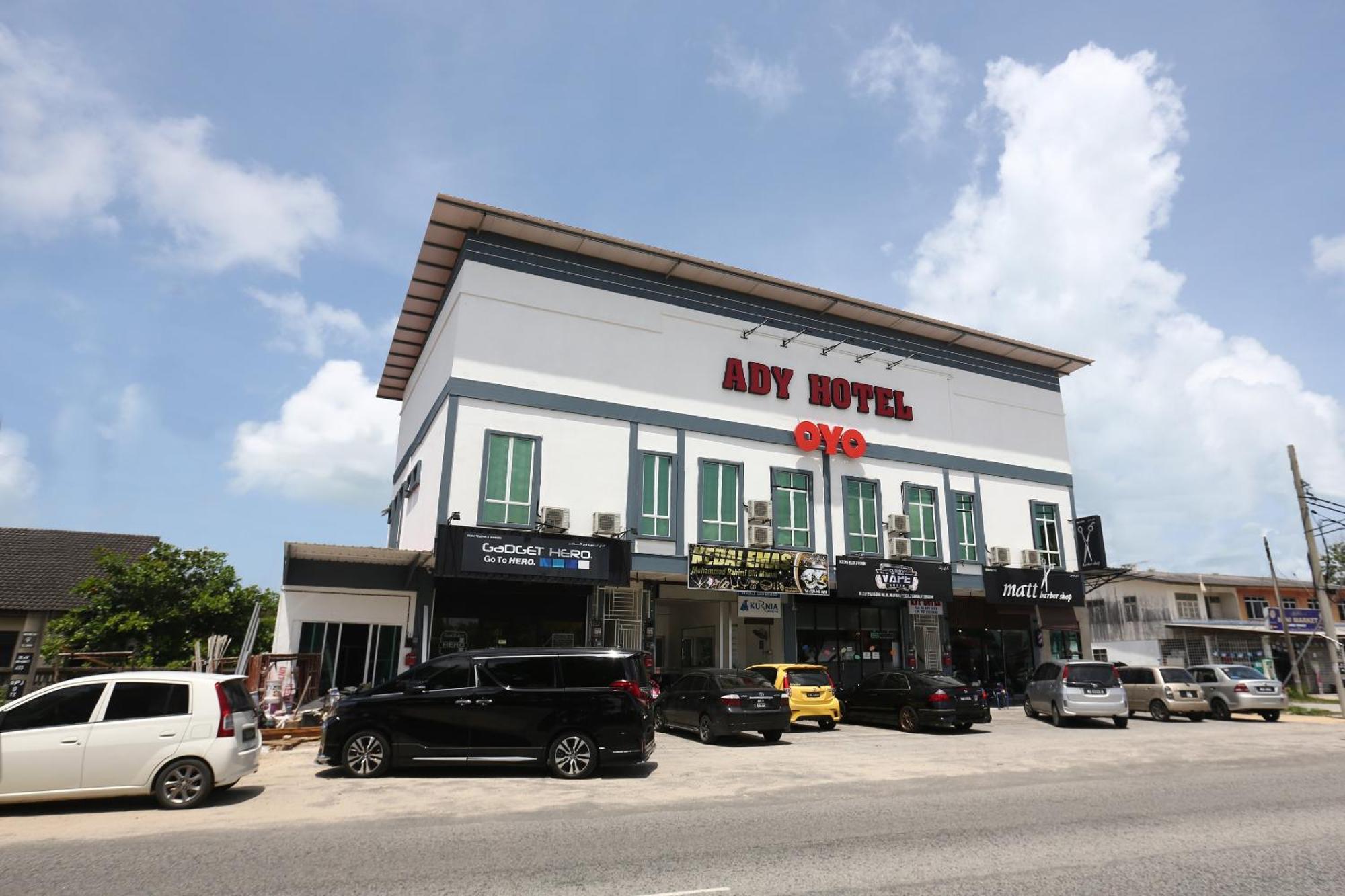 Super Oyo 89678 Ady Hotel Kuala Terengganu Esterno foto